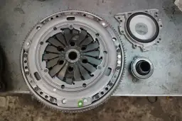 Co zrobić gdy sprzęgło nie odbija: Szybka pomoc w nagłej awarii