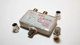 Jak podłączyć kabel od anteny do telewizora i uniknąć problemów z sygnałem