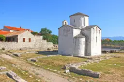 Nin atrakcje turystyczne: Odkryj ukryte skarby i piękne miejsca