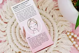 Jak używać baniek do masażu twarzy? Sekrety młodej cery w domu