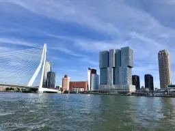 Gdzie leży Rotterdam? Odkryj jego wyjątkowe położenie w Holandii