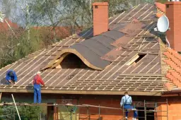 Dekarz: Co robi? Zakres prac, umiejętności i wybór fachowca