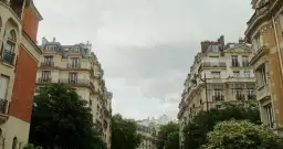 Najlepsze dzielnice Paryża na nocleg: unikaj drogich pułapek