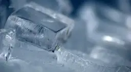 Czy lód przewodzi prąd? Wyjaśniamy fakty i mity