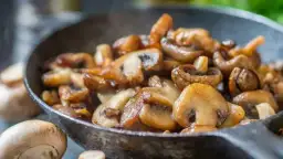 Jak podsmażyć pieczarki do pizzy? Sekret chrupiącego ciasta