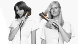 Dyson Airwrap: Jak używać? Poradnik do trwałych loków i gładkich włosów