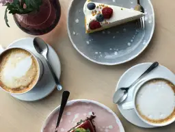 Gdzie na kawę w Poznaniu? Odkryj najlepsze kawiarnie i smaki