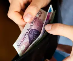 Ile zarabia elektryk na statku? Zarobki, które mogą zaskoczyć