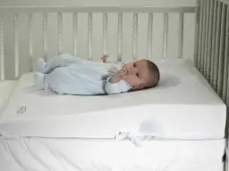 Jaki materac dla niemowlaka wybrać, by zapewnić mu bezpieczeństwo?