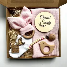 Najlepsze prezenty na chrzciny dla dziewczynki, które wzruszą rodziców