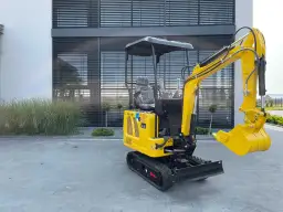 Żółta mini koparka GG1100 na gąsienicach, gotowa do pracy. Zastanawiasz się, ile kosztuje mini koparka?