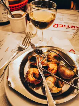 Paryskie smaki: najlepsze dania, które musisz spróbować w stolicy Francji