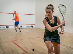Squash i spalanie kalorii - poznaj prawdziwy potencjał tej gry