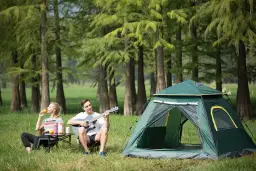 Co wziąć pod namiot nad jezioro, aby uniknąć nieprzyjemności?