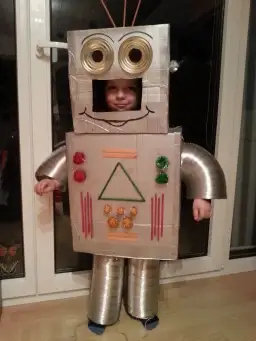 Jak łatwo zrobić strój robota z kartonu – prosty poradnik DIY dla każdego