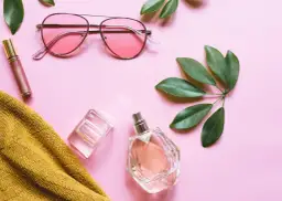 Perfumy na co dzień: Jak wybrać idealny zapach do pracy i na lato?