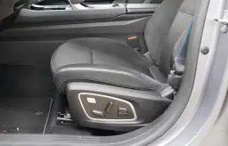 Panel sterowania fotelem kierowcy. Dowiedz się, jak ustawić fotel kierowcy dla maksymalnego komfortu.