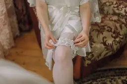 Jakie rajstopy do sukni ślubnej, aby uniknąć modowych wpadek?