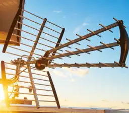 Jakie programy z anteny pokojowej? Odbierz najlepsze kanały TV w Polsce