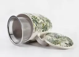 Kubki z pokrywką - praktyczne rozwiązanie do wygodnego parzenia herbaty