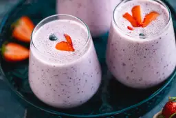 Koktajl truskawkowy: Jak zrobić idealny? Przepisy, fit i kalorie