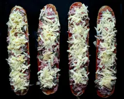 Zapiekanka polska – historia, przepisy i tajemnice tej kultowej przekąski