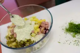 Sałatka szwedzka przepis jak zrobić - łatwy sposób na pyszne danie