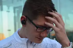 Słuchawki do biegania które nie wypadają z uszu - wybierz najlepsze modele