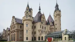 Zamek w Mosznej godz otwarcia - nie przegap ważnych informacji