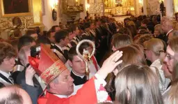 Czy ksiądz może nie dopuścić do bierzmowania? Sprawdź powody odmowy