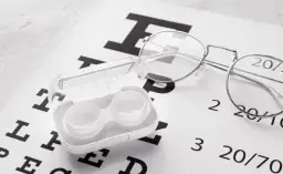 Czy w soczewkach można płakać? Poznaj wpływ łez na komfort widzenia