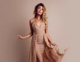 Jaka biżuteria do złotej sukienki? Porady i inspiracje