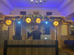 Ile bierze DJ za 18? Sprawdź ceny i uniknij niepotrzebnych kosztów