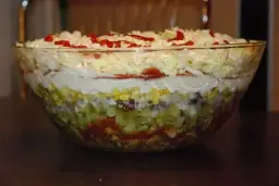 Co do sałatki gyros? Sprawdź składniki, które zachwycą smakoszy