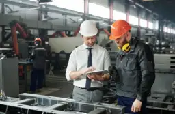 Co powinna zawierać instrukcja obsługi, aby zapewnić bezpieczeństwo i zgodność?