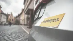 Co grozi za przyklejanie karnych naklejek bez zgody właściciela?