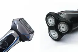 Zbliżenie na foliową golarkę elektryczną z trzema ostrzami i głowicą obrotową.