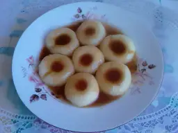 Jak zrobić ciemny sos do klusek śląskich, który zachwyci smakiem