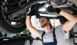 Czy ubezpieczyciel może narzucić warsztat? Twoje prawa po wypadku