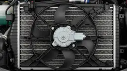 Wentylator chłodnicy awaria: Czy można jeździć? Poradnik eksperta