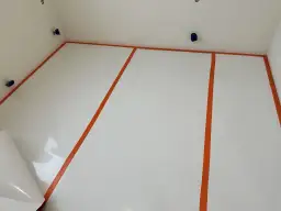 Zabezpieczenie podłogi podczas remontu: uniknij kosztownych błędów