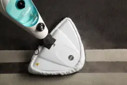 Mop parowy: Co nim czyścić? Dezynfekcja bez chemii i alergii