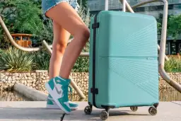 Walizki polipropylen czy poliwęglan - który wybór uchroni przed uszkodzeniami?