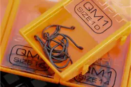 Haczyk na amura: Rozmiar, kształt, ostrość klucz do sukcesu!