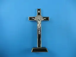 Co zrobić ze starym metalowym krzyżem? Szanuj jego znaczenie duchowe