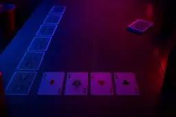 Najlepsze gry z alkoholem na domówkę - ranking najpopularniejszych