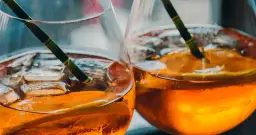 Ile kalorii mają drinki? Zaskakujące wartości, które musisz znać