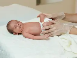 Ile trwa rehabilitacja asymetrii u niemowlaka i co wpływa na czas?