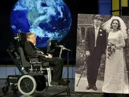 Stephen Hawking na wózku inwalidzkim obok zdjęcia ślubnego z żoną.