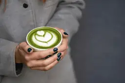 Najlepsze zamienniki kawy – zdrowe alternatywy bez kofeiny dla każdego